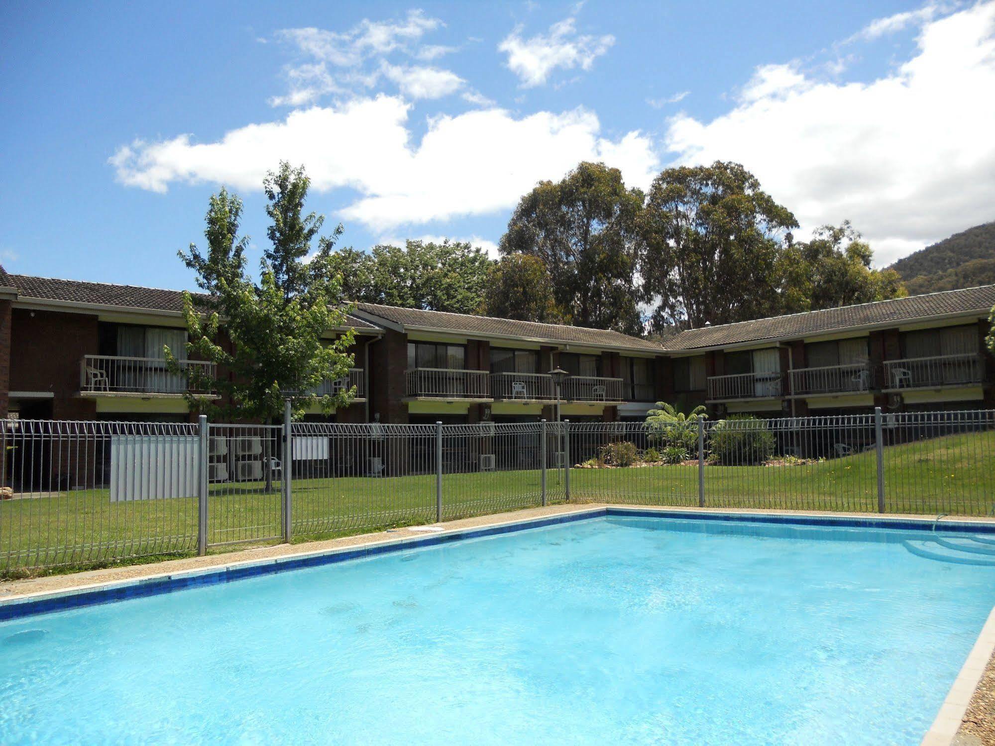 Motel Sierra - Bright Exterior photo